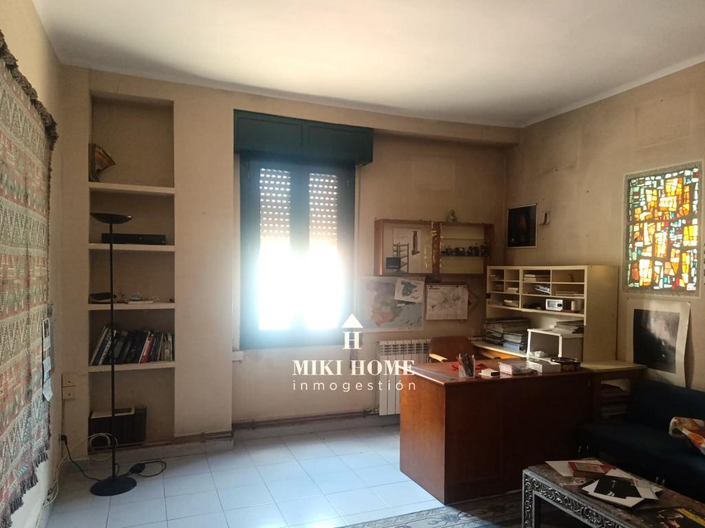 Piso en avda Estación de Barbastro 11