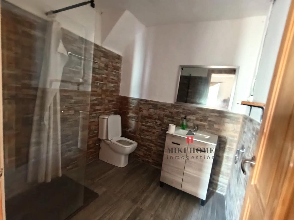 Piso en Calle SANTA ANA Nº3 de Torres del Obispo 9