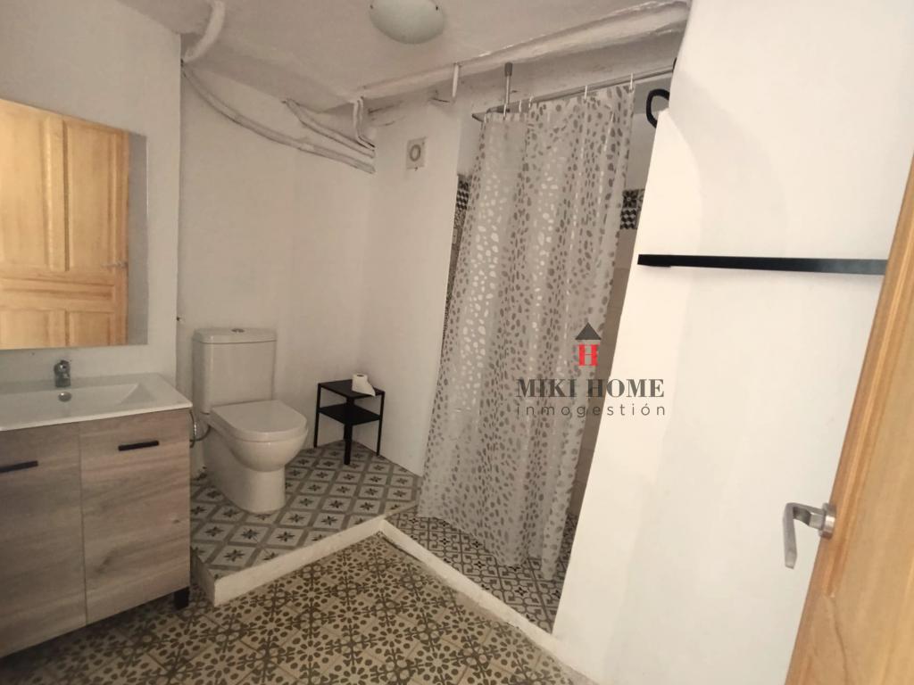 Piso en Calle SANTA ANA Nº3 de Torres del Obispo 13